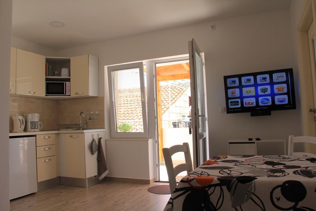 Nava Apartment